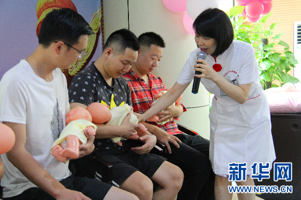 家属体验育儿技巧.jpg