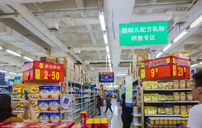 货架上的奶粉.jpg
