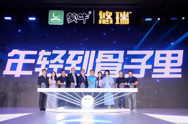 5.国家一级演员李建义也在此官宣——成为新一代蒙牛悠瑞品牌的代言人.jpg