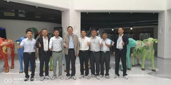 冠农集团与蒙牛乳业集团成功签署合作备忘录.jpeg