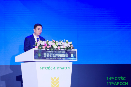飞鹤乳业常务副总裁卢光发表演讲.png