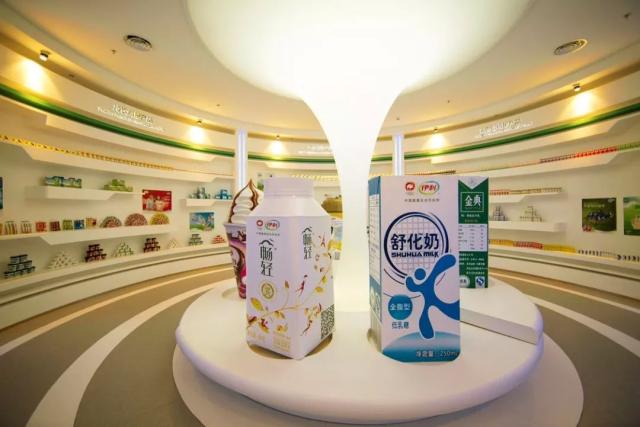 草原乳文化博物馆内丰富多样的乳产品