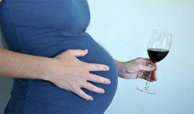 怀孕前后三个月饮酒均会增加胎儿得先天性心脏病的风险